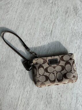 Coach Signature Logo Mini Wristlet Pouch Vintage Y2K 2000s Monogram Zip Purse